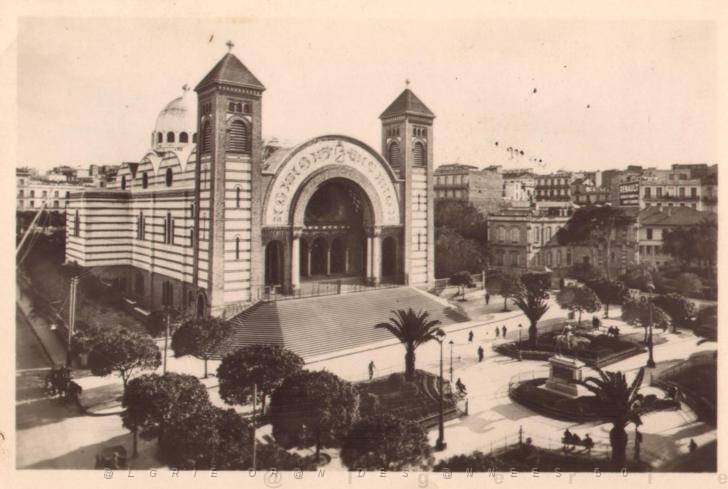 007  SERIE ORAN  244 LA CATHEDRALE ET STATUE JEANNE D ARC.JPG